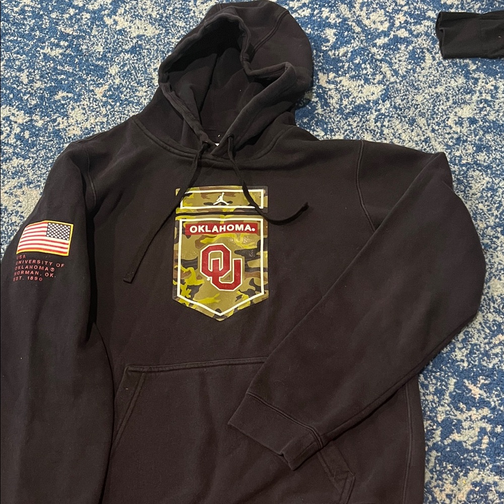 Nike Men's Black Camo Oklahoma Hoodie